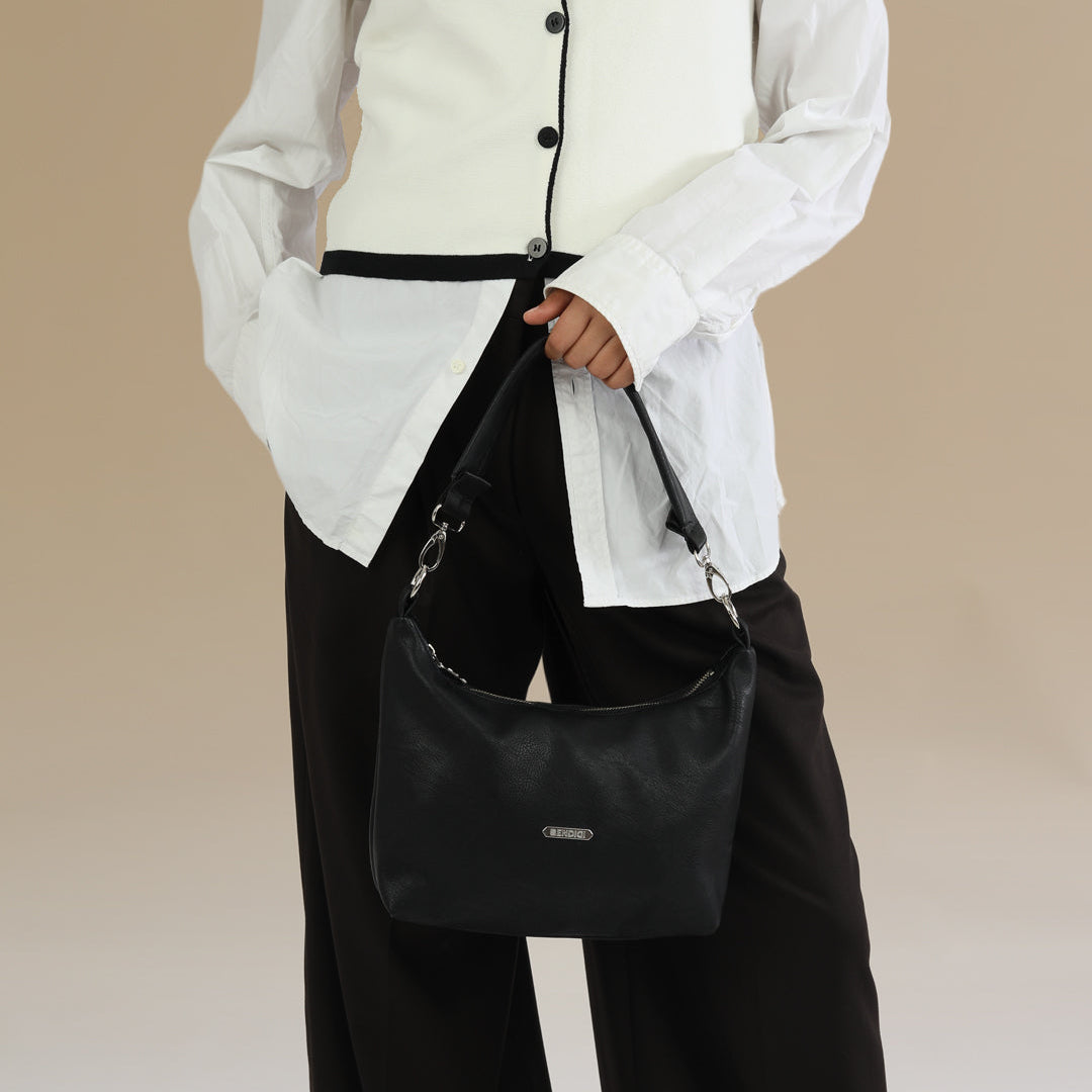 תיק כתף רוקסי טבעוני בעבודת יד בעיצוב מינימליסטי קומפקטי ניתן לנשיאה כתיק כתף או קרוסבאדי לערב וליום יום