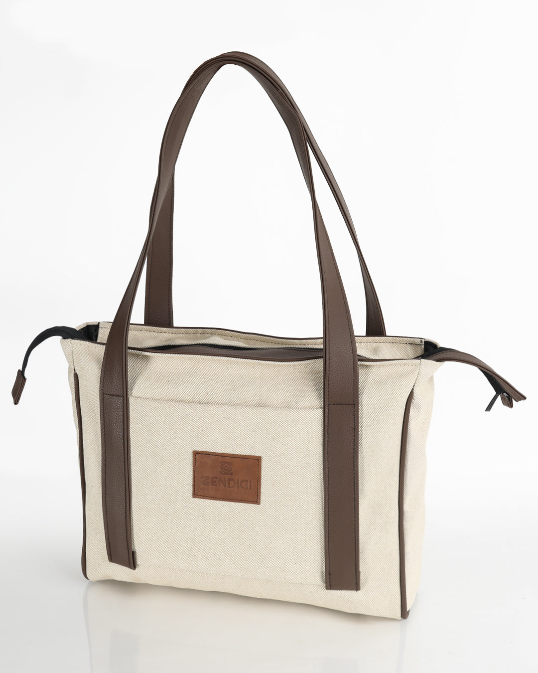 תיק צד מיני פלא בז׳ קנבס וחום כהה  - תיק אופנתי ליום יום, עבודה ולימודים. מתאים למחשב נייד עד 14 אינץ', שילוב מושלם של סטייל ופרקטיות.