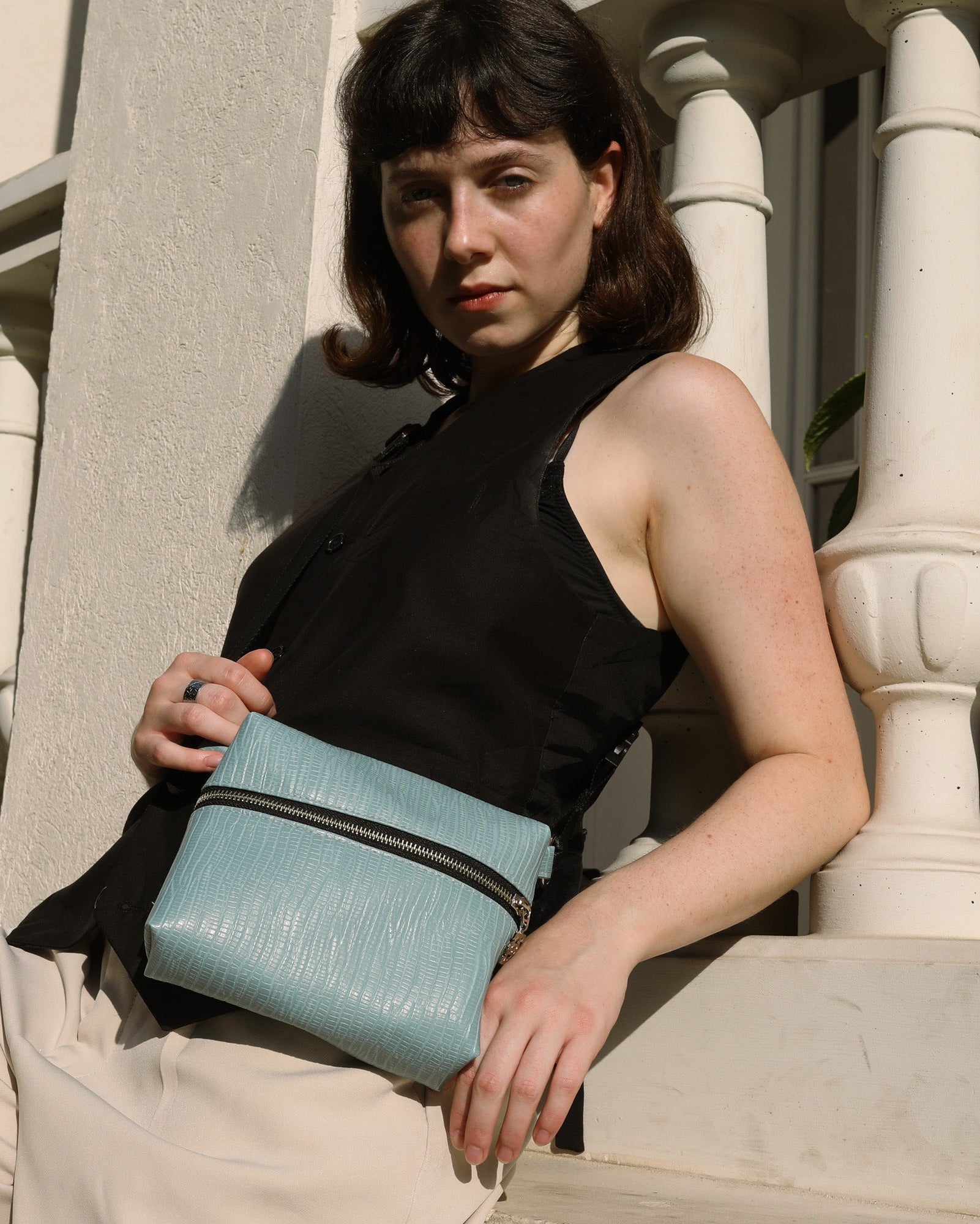 זיפק – הטייק שלנו על הפאוץ' הקלאסי. זה התיק הקטן שכל אחת צריכה – זה שמתאים לכל לוק ולכל שלב ביום שלך. מעוצב ומיוצר בתל אביב, בעבודת יד ומחומרים טבעוניים.  פאוץ' | פאוצ'ים | תיק לנשים | תיק לגברים | תיק יוניסקס | תיק טבעוני | תיק קטן | פאוץ' נשים | תיקים תל אביב | תיקים דיזינגוף סנטר