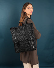 טוקיו שחור מנומר, תיק גב למחשב נייד מבית זנדיגי, מתאים במיוחד לסטודנטים ולהייטקיסטים, ללימודים ולעבודה.