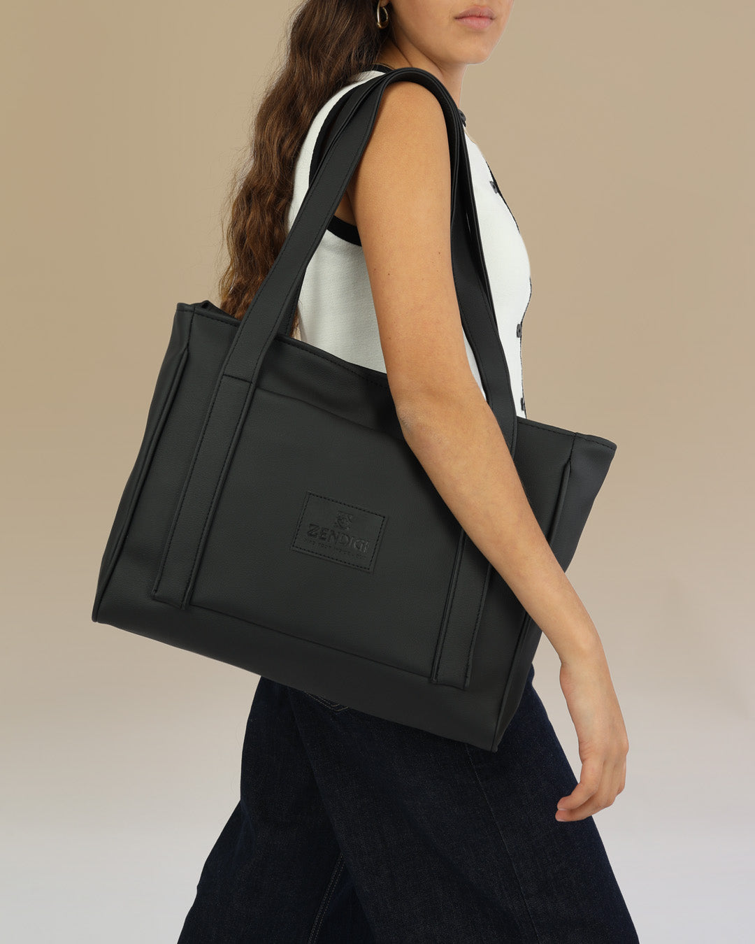 תיק צד למחשב נייד מיני פלא שחור קלאסי, עשוי מחומרים טבעוניים איכותיים ביותר, תיק מושלם ללימודים ולעבודה