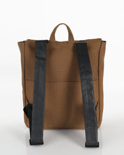 מיני טוקיו אוקספורד צילום אחורי, ניתן לראות את תא השליפה האחורה שלו והרצועות המרופדות לנוחות מקסימלית