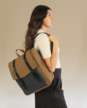 תיק גב למחשב נייד קטן מיני טוקיו אוקספורד תיק גב בייסיק מעולה מוצג על דוגמנית