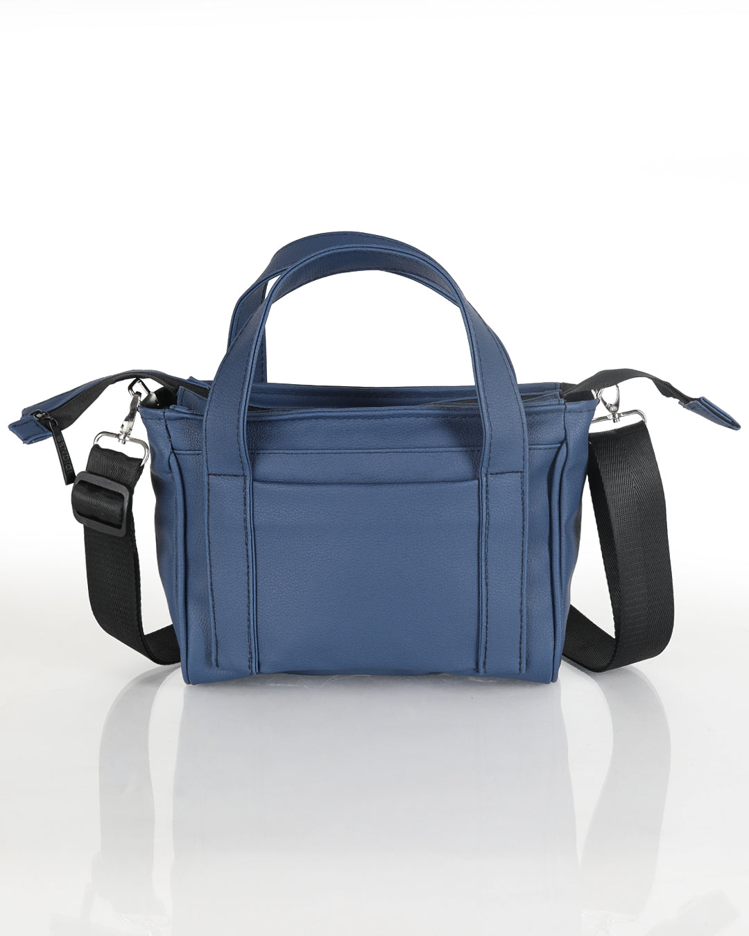 מבט אחורי על תיק מיקרו פלא כחול נייבי של זנדיגי, תא אחורי וקדמי לשליפה מהירה, ידיות אחיזה וחיבור לרצועת קרוס בודי.