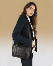 תיק קרוס קטן לנשים ולגברים קפה שחור
, מיקרו פלא מבית זנדיגי, גיזרה מלכותית עם רצועה מתכווננת ועיצוב מינימליסטי תיק צד טבעוני