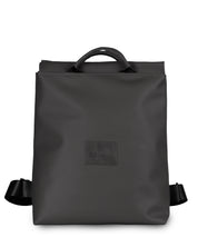 תיק גב ברלין בצבע שחור, עיצוב מינימליסטי טבעוני עם לוגו ZENDIGI בחזית.