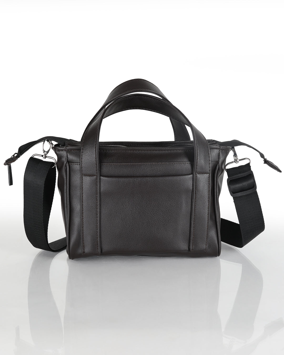 מבט אחורי על תיק מיקרו פלא קפה שחור של זנדיגי, תא אחורי וקדמי לשליפה מהירה, ידיות אחיזה וחיבור לרצועת קרוס בודי.