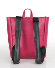 מיני טוקיו ורוד ברבי צילום אחורי, ניתן לראות את תא השליפה האחורה שלו והרצועות המרופדות לנוחות מקסימלית