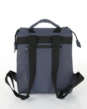 מבט אחורי על תיק ברלין ג׳ינס עם תא נסתר לחפצים אישיים, רצועות מתכווננות וידיות אחיזה נוחות לנשיאה.