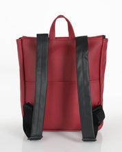 מיני טוקיו צ׳רי צילום אחורי, ניתן לראות את תא השליפה האחורה שלו והרצועות המרופדות לנוחות מקסימלית