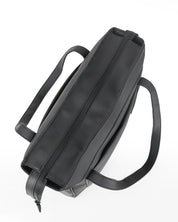 מבט מלמעלה על תיק צד פלא שחור קלאסי, נפתח ברוכסן איכותי שחור.