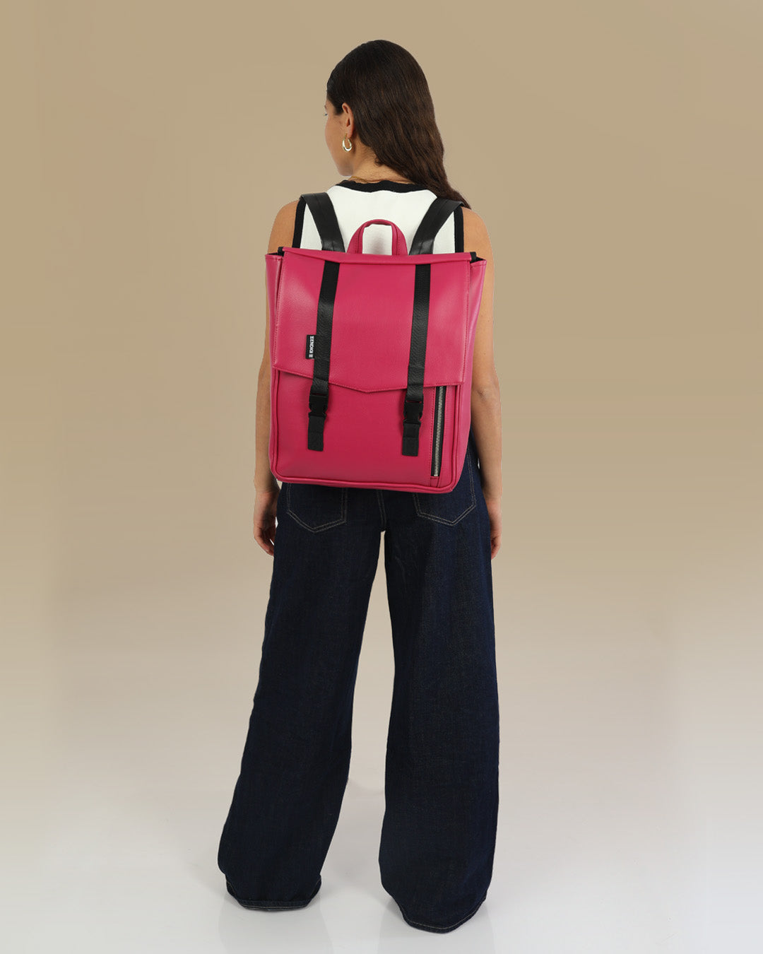 תיק גב ללפטופ טוקיו ורוד ברבי, תיק טבעוני לסטודנטים ולהייטקיסטים על דוגמנית.