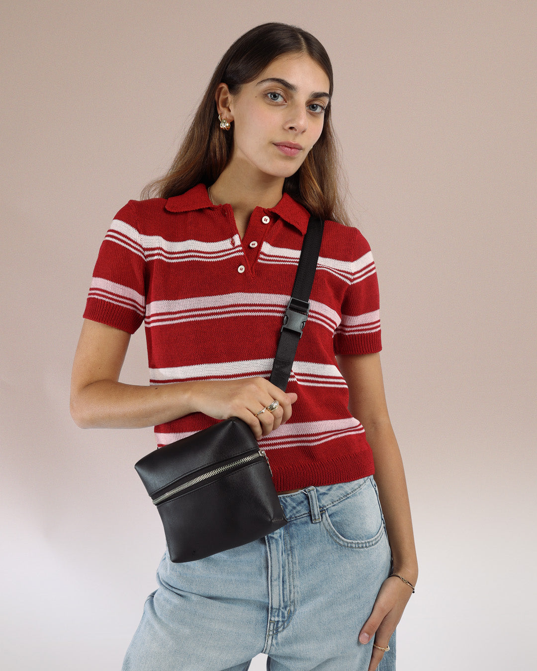 זיפק - פאוץ׳ קטן ואלגנטי, מתאים לשימוש יומיומי פאוץ׳ קטן אבל מכיל את כל מה שאת צריכה ליציאה מחוץ לבית, לגינה עם חברות או להצגה בערב.