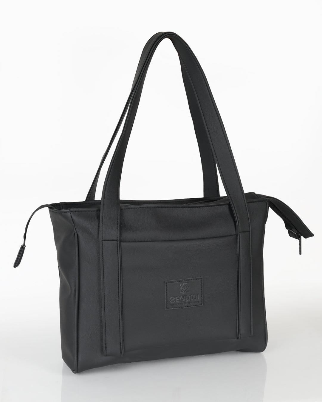 מיני פלא שחור קלאסי, תיק צד למחשב נייד עד 14״ מושלם ללימודים ולעבודה, מצולם על רקע סטודיו לבן.