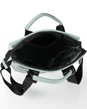 פנים תיק גב ברלין , תא מרכזי מרווח עם חלוקה פנימית הכוללת תא רוכסן קטן ושני תאים פתוחים.