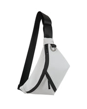 פאוץ׳ דמוי עור דגם רובר קול מינט של zendigi , פאוץ׳ טבעוני נוח ופרקטי עם שלושה תאים.