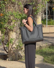 תיק צד למחשב פלא שחור קלאסי, תיק צד גדול מאוד, מתאים לסופי שבוע, טיולים וטיסות לחו״ל, תיק צד איכותי לעבודה או ללימודים.